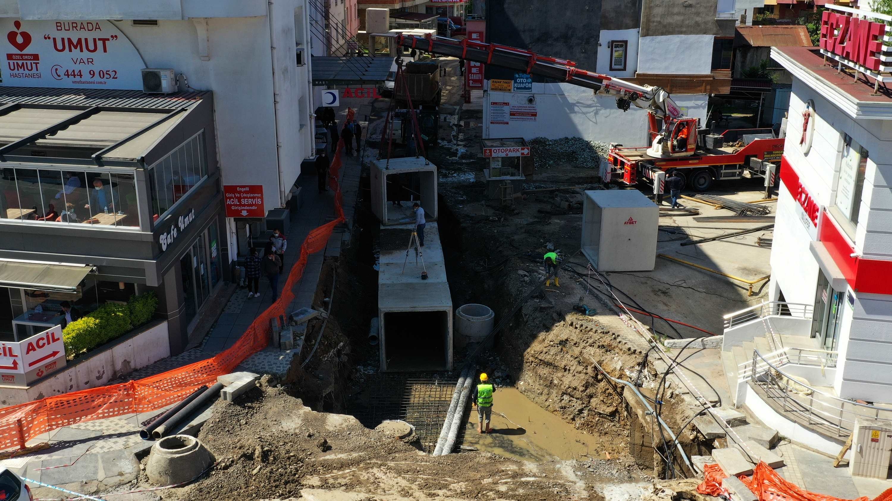 BÜYÜKŞEHİR ALTINORDU’DA YOL VE SU SORUNUNU ÇÖZÜYOR